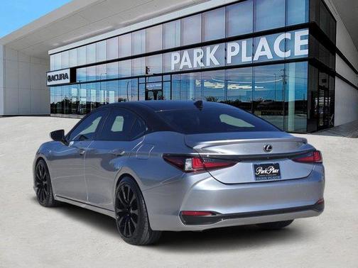 2024 Lexus ES 300h F SPORT Handling