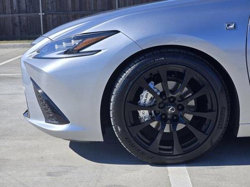 2024 Lexus ES 300h F SPORT Handling