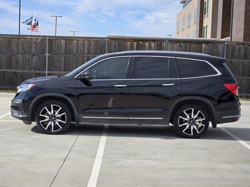 2022 Honda Pilot Touring 8-Passenger