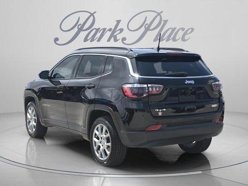 Diamond Black 2022 Jeep Compass Latitude Lux