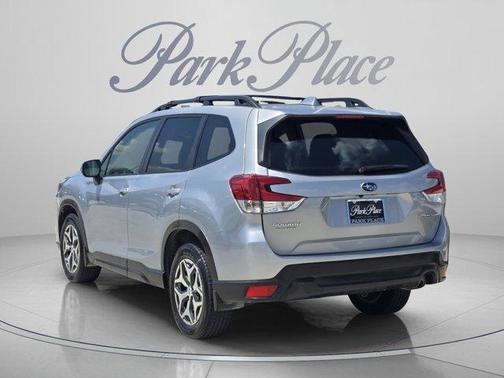 Ice Silver Metallic 2023 Subaru Forester 2.5i Premium