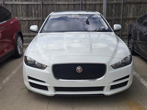 Fuji White 2018 Jaguar XE 25t