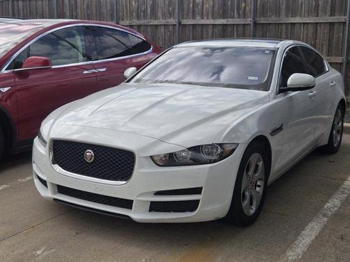 Fuji White 2018 Jaguar XE 25t