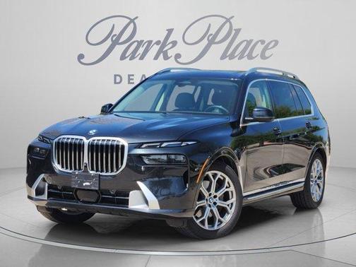 Black Sapphire Metallic 2025 BMW X7 xDrive40i