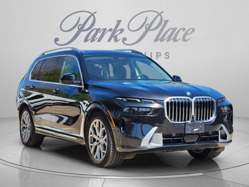 Black Sapphire Metallic 2025 BMW X7 xDrive40i