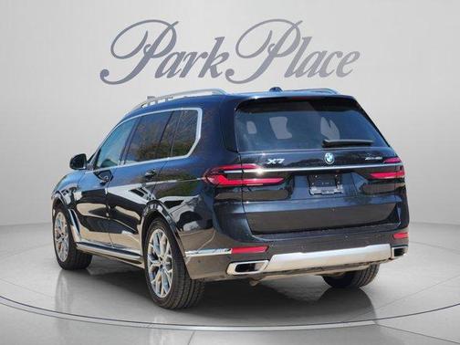 Black Sapphire Metallic 2025 BMW X7 xDrive40i