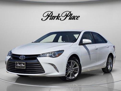 Super White 2017 Toyota Camry SE