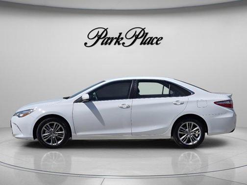 Super White 2017 Toyota Camry SE