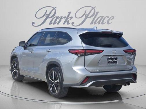 Celestial Silver Metallic 2021 Toyota Highlander XSE