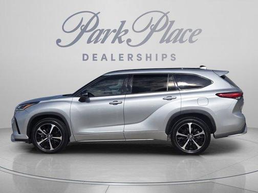 Celestial Silver Metallic 2021 Toyota Highlander XSE