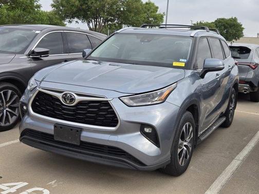 Moon Dust 2021 Toyota Highlander XLE