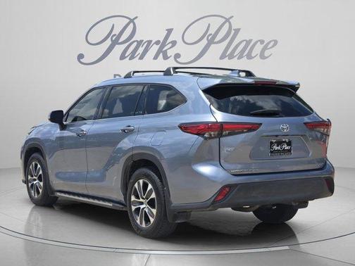Moon Dust 2021 Toyota Highlander XLE