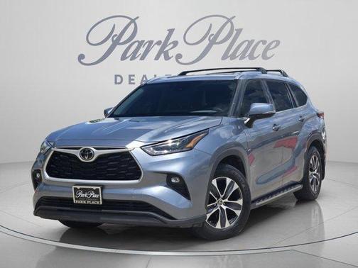 Moon Dust 2021 Toyota Highlander XLE