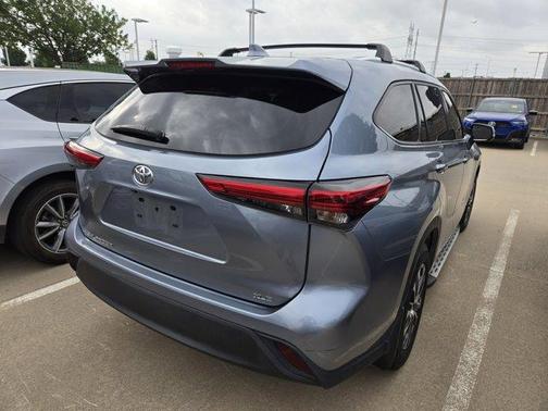 Moon Dust 2021 Toyota Highlander XLE