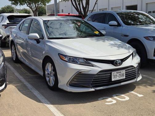 Ice 2023 Toyota Camry LE