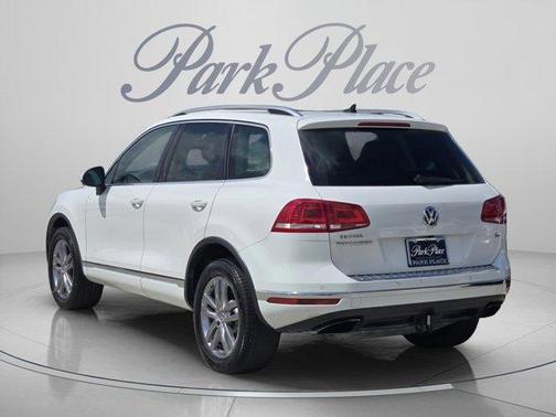 Pure White 2016 Volkswagen Touareg VR6