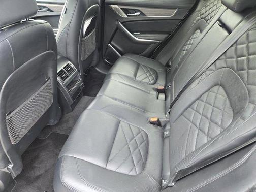 Yulong White 2021 Jaguar F-PACE S