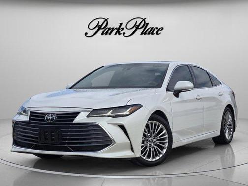 Pearl 2022 Toyota Avalon Limited