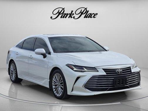 Pearl 2022 Toyota Avalon Limited