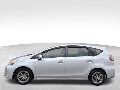 2016 Toyota Prius v Four