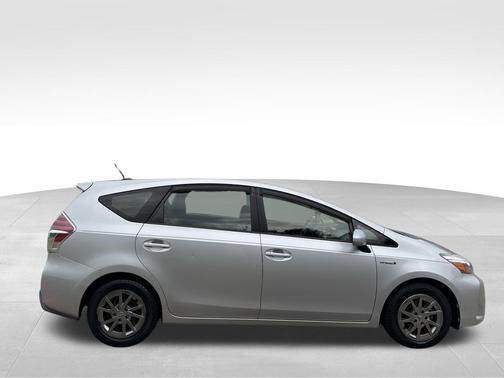 2016 Toyota Prius v Four