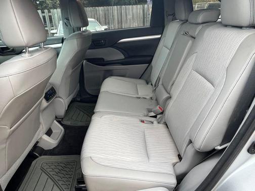 2017 Toyota Highlander LE Plus