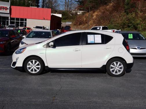 2017 Toyota Prius c Four