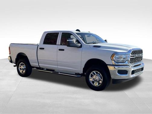 2023 RAM 2500 Tradesman Crew Cab 4x4 6'4' Box