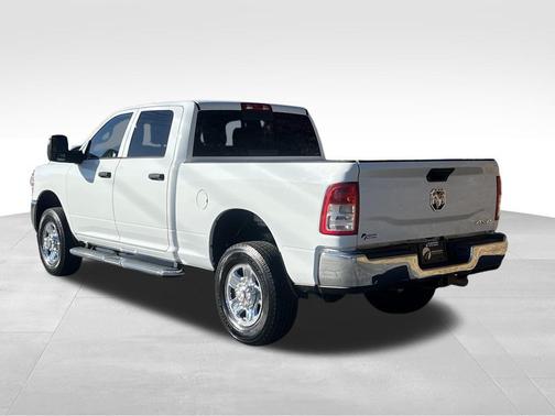 2023 RAM 2500 Tradesman Crew Cab 4x4 6'4' Box