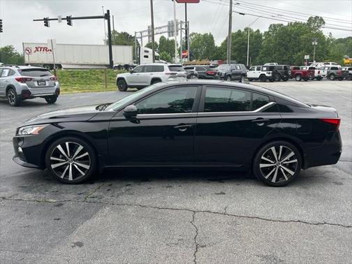 2021 Nissan Altima SR FWD
