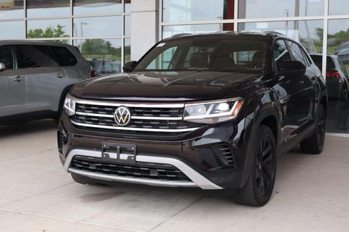 Deep Black Pearl 2021 Volkswagen Atlas Cross Sport 2.0T SE w/Technology