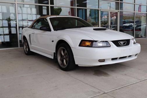 Oxford White Clearcoat 2001 Ford Mustang GT