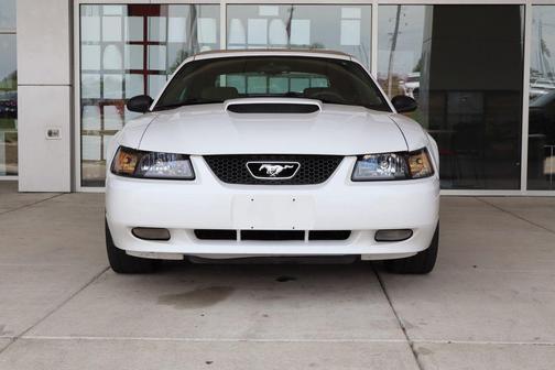 Oxford White Clearcoat 2001 Ford Mustang GT