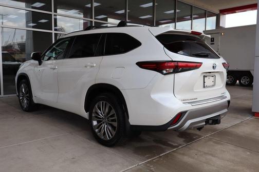 2021 Toyota Highlander Hybrid Platinum