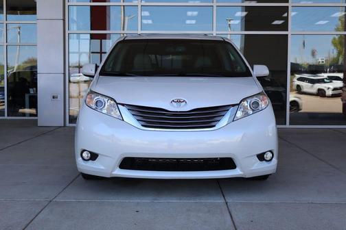 Blizzard Pearl 2016 Toyota Sienna XLE