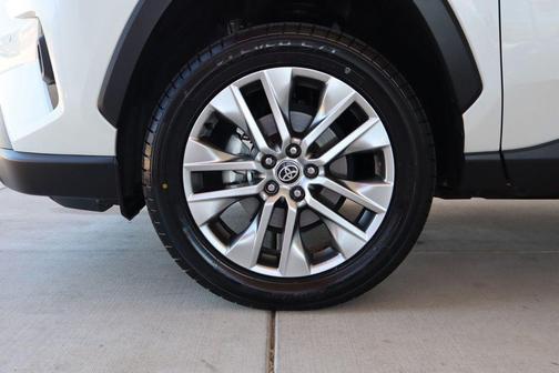 Blizzard Pearl 2022 Toyota RAV4 XLE Premium