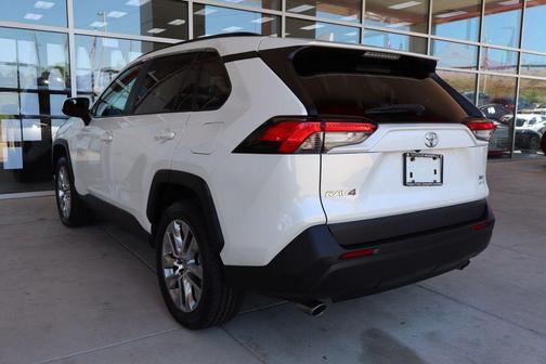 Blizzard Pearl 2022 Toyota RAV4 XLE Premium