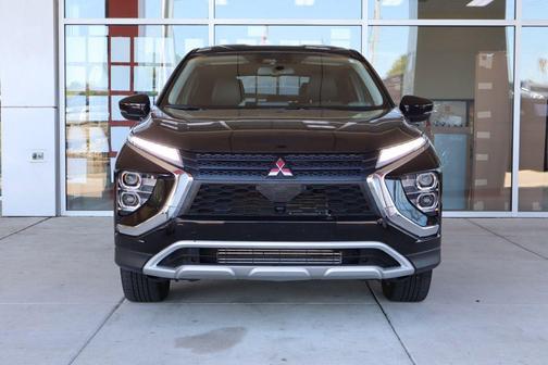 Labrador Black Pearl 2025 Mitsubishi Eclipse Cross SE