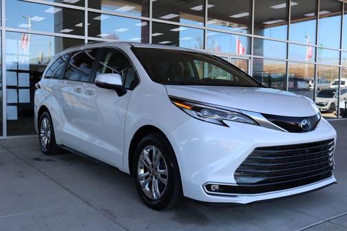 2023 Toyota Sienna Platinum 7 Passenger