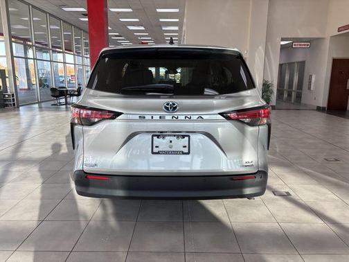 2021 Toyota Sienna XLE 7 Passenger