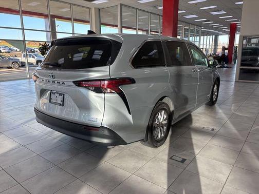 2021 Toyota Sienna XLE 7 Passenger