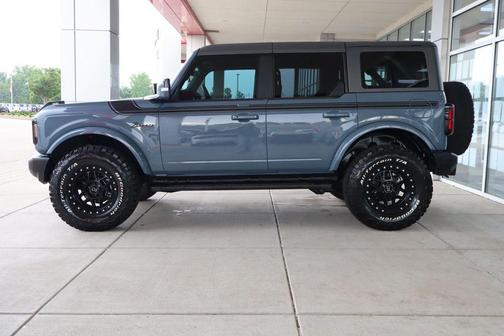 Azure Gray Metallic Tri-Coat 2023 Ford Bronco Outer Banks