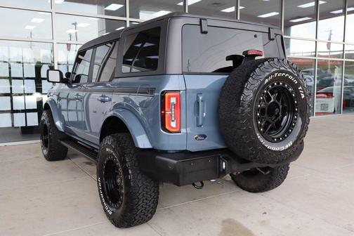 Azure Gray Metallic Tri-Coat 2023 Ford Bronco Outer Banks