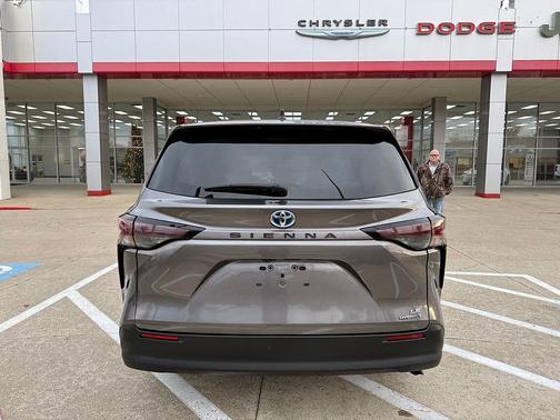 2024 Toyota Sienna LE