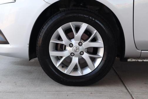 Brilliant Silver Metallic 2019 Nissan Versa 1.6 S+