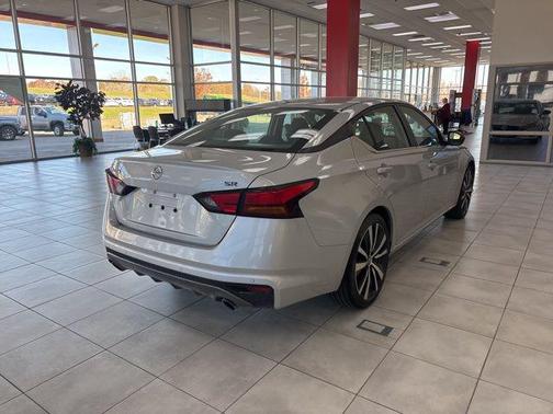 2021 Nissan Altima SR FWD