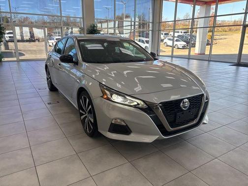 2021 Nissan Altima SR FWD