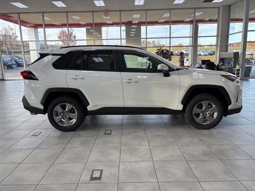 2025 Toyota RAV4 Hybrid XLE