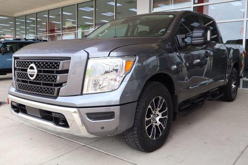 2022 Nissan Titan SV