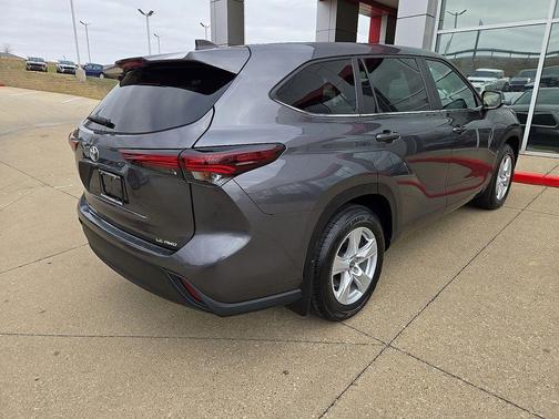 2024 Toyota Highlander LE